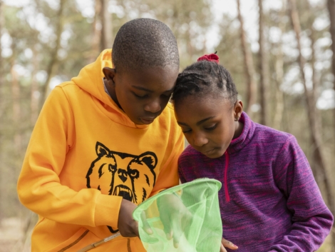 kids-looking-through-their-fishing-nets